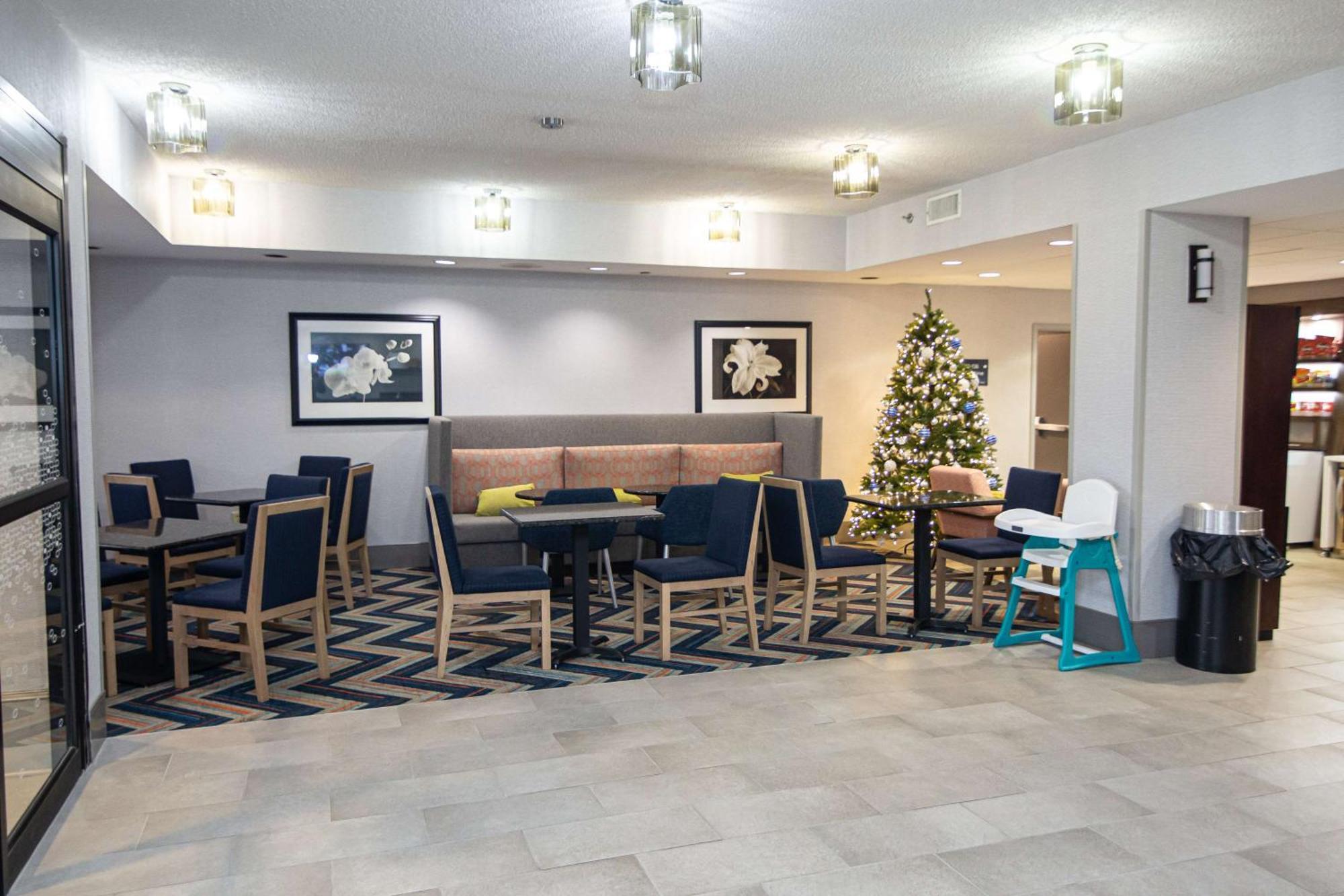 Hampton Inn Atlanta/פיצ'טרי סיטי מראה חיצוני תמונה