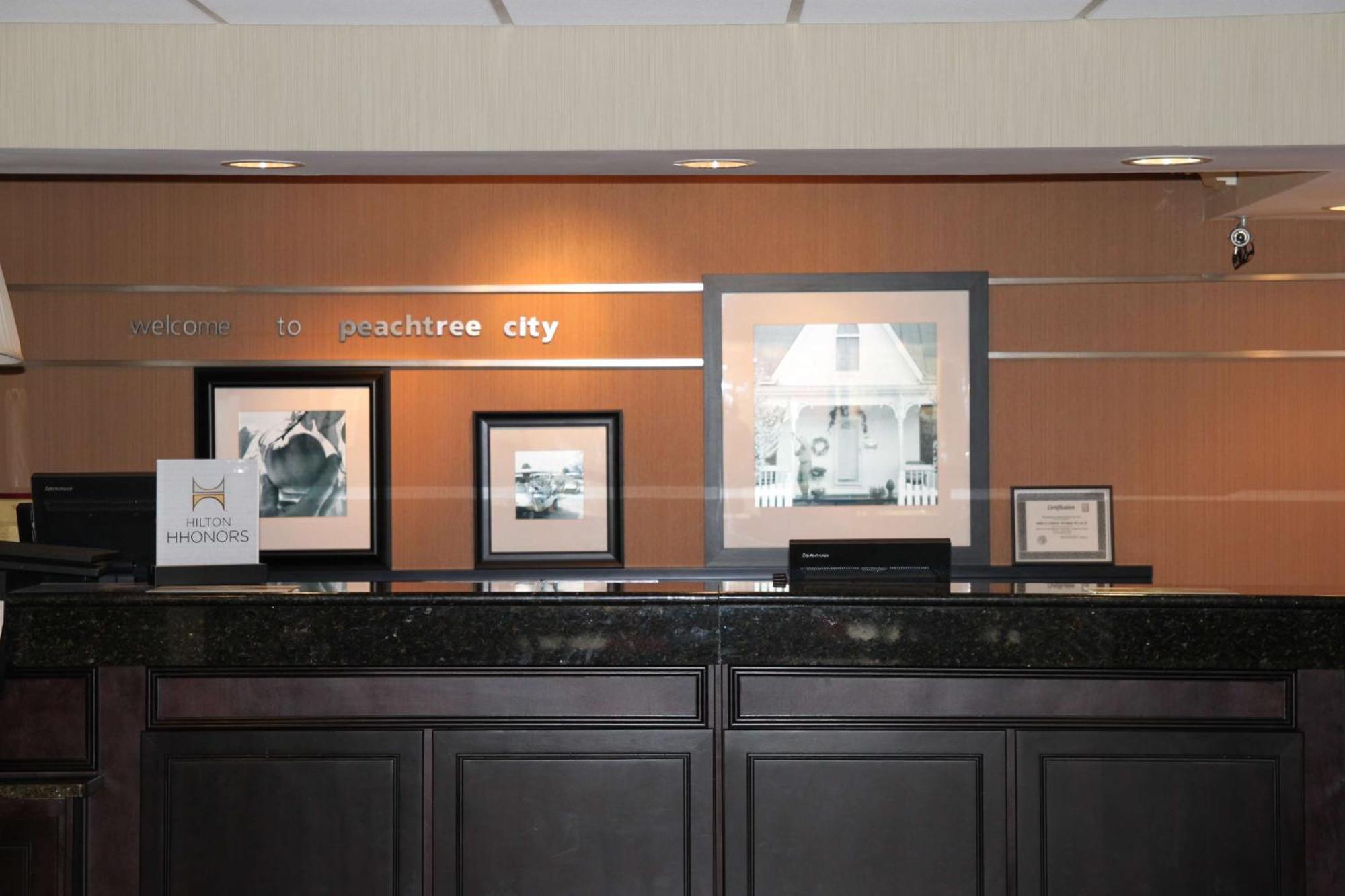 Hampton Inn Atlanta/פיצ'טרי סיטי מראה חיצוני תמונה